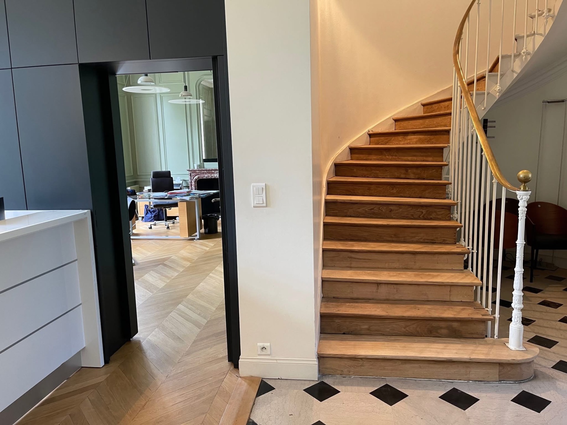 Escalier et parquet point de Hongrie en chêne